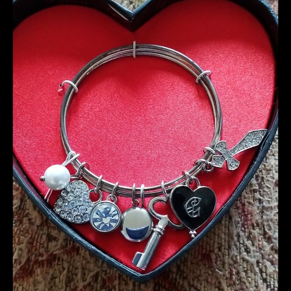 GUESS Charm Bracelet - Picture 1 of 10